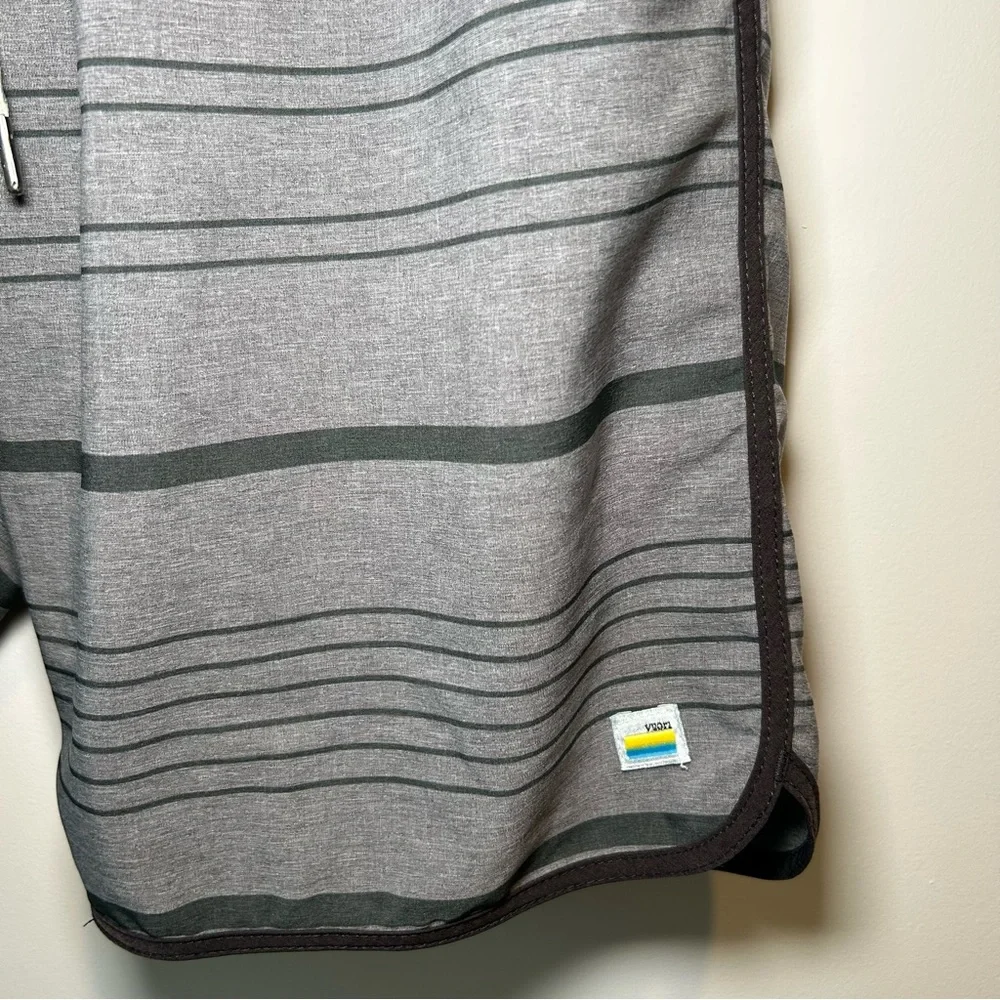 Vuori Banks Short Grey with Green Stripe Size Medium - Picture 3 of 9